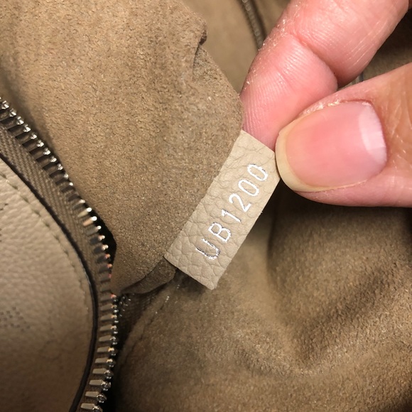 👜Authentic LV Beaubourg Hobo MM - Picture 4 of 6